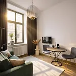 Premium 1br Historic Building 5 Min Old Town