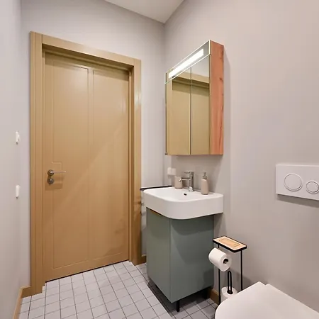 Premium 1br Historic Building 5 Min Old Town * Riga